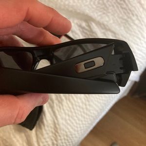 Brand new Oakleys provision sunglasses